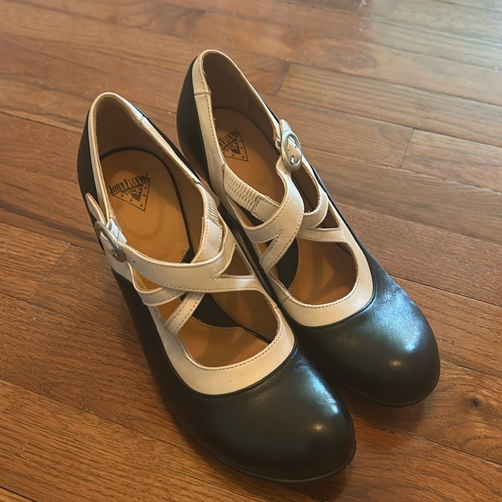 John Fluevog Bellevues Pearl Hart Criss Cross Mary Jane. Excellent Pre Owned. - Picture 10 of 11